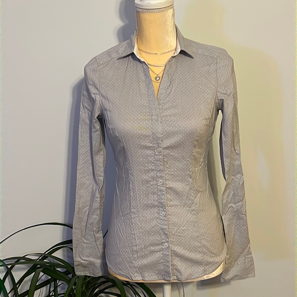 Like New H&M Stretch Button Down Shirt Size 4